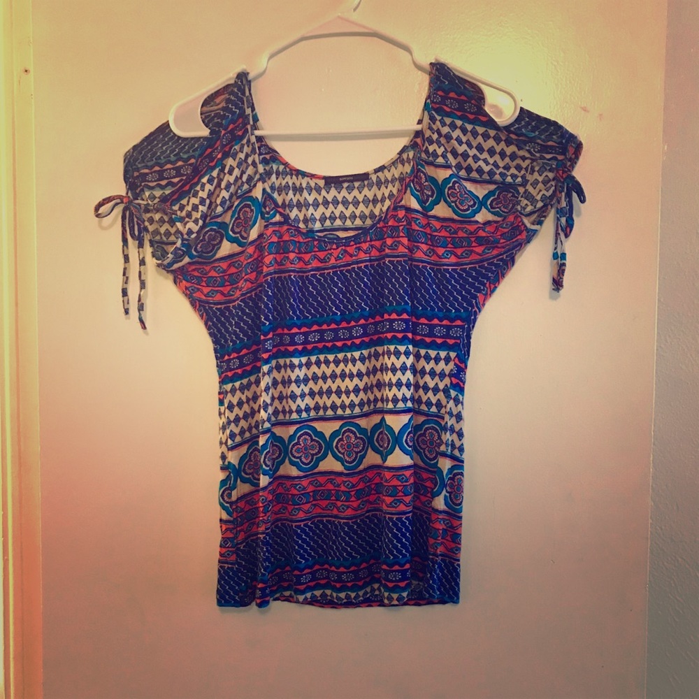 Cute soprano patterned split sleeve top with ties